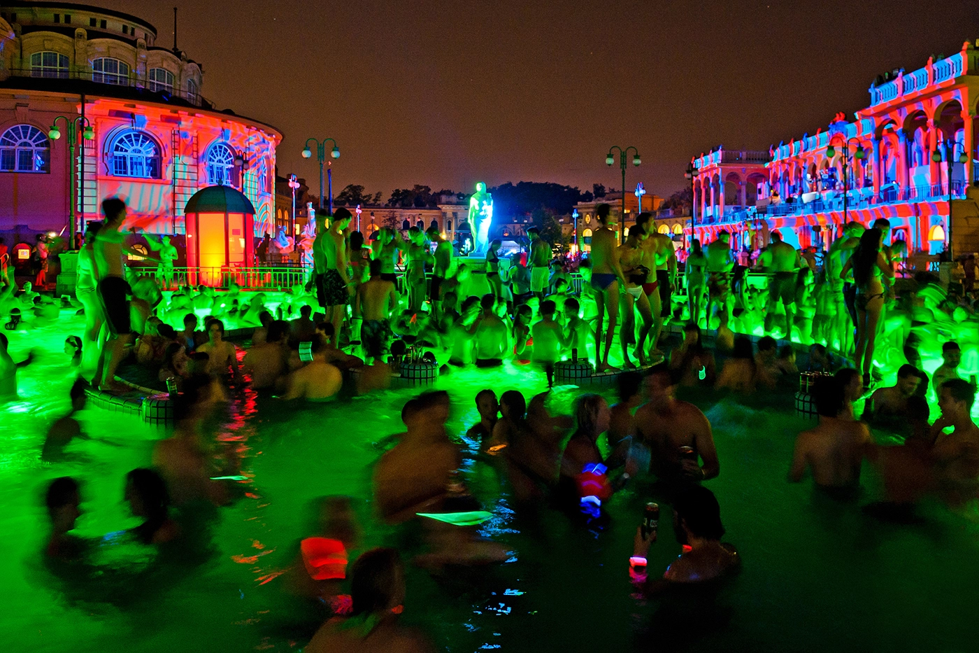 Sparty medencék party